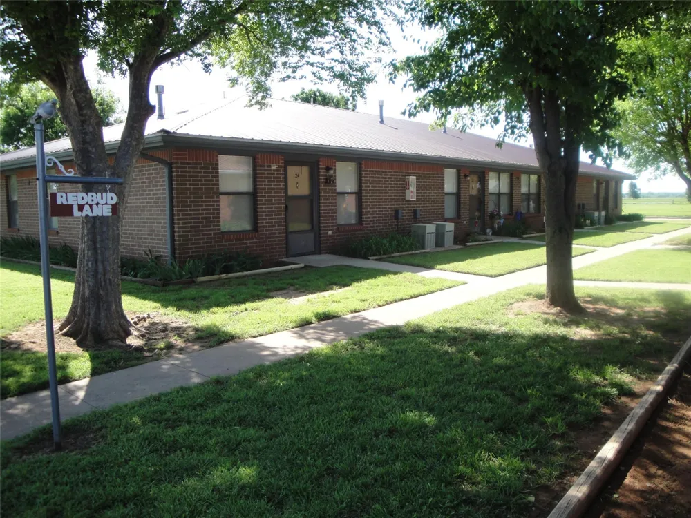 1207 W Cherokee Lindsay, OK 73052