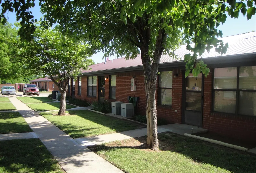 1207 W Cherokee Lindsay, OK 73052