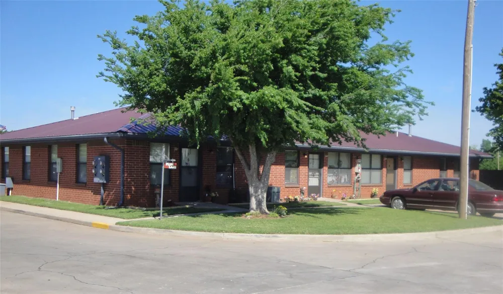 1207 W Cherokee Lindsay, OK 73052