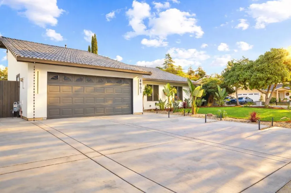 4901 Avenida De Carmen