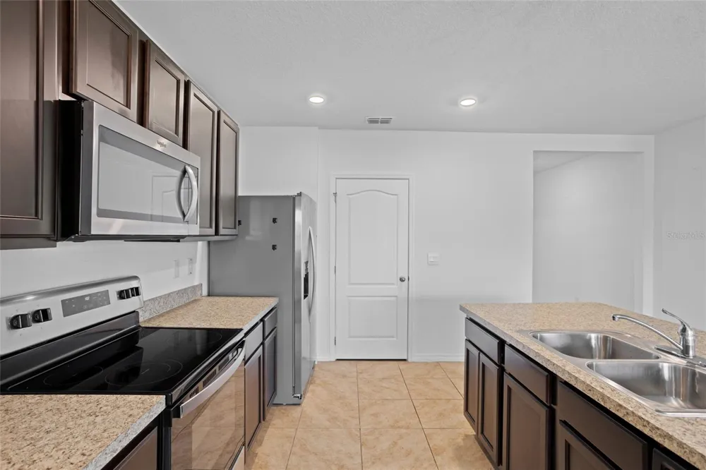 2143 KALIN WAY Tavares, FL 32778