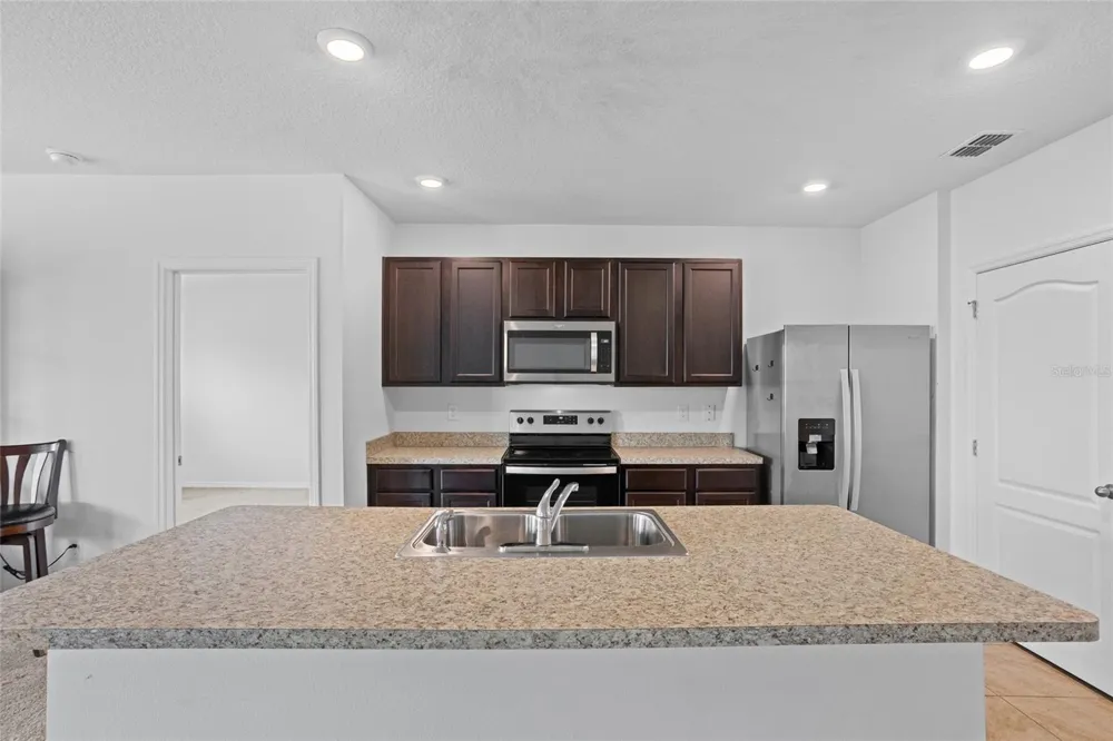 2143 KALIN WAY Tavares, FL 32778