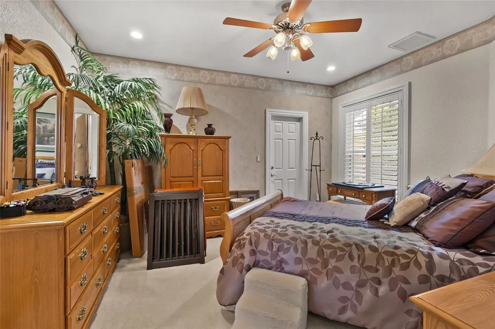 8402 TALLAHASSEE DRIVE NE St Petersburg, FL 33702