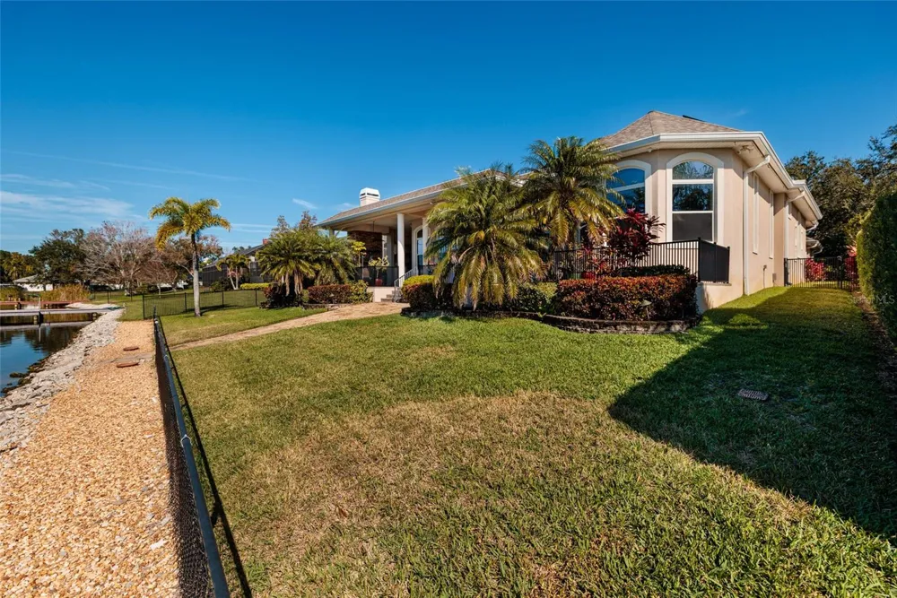 8402 TALLAHASSEE DRIVE NE St Petersburg, FL 33702