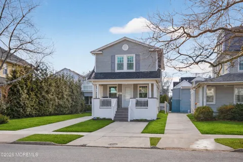 211 Lareine Avenue