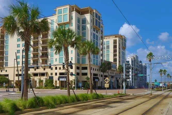 1227 E MADISON STREET #601