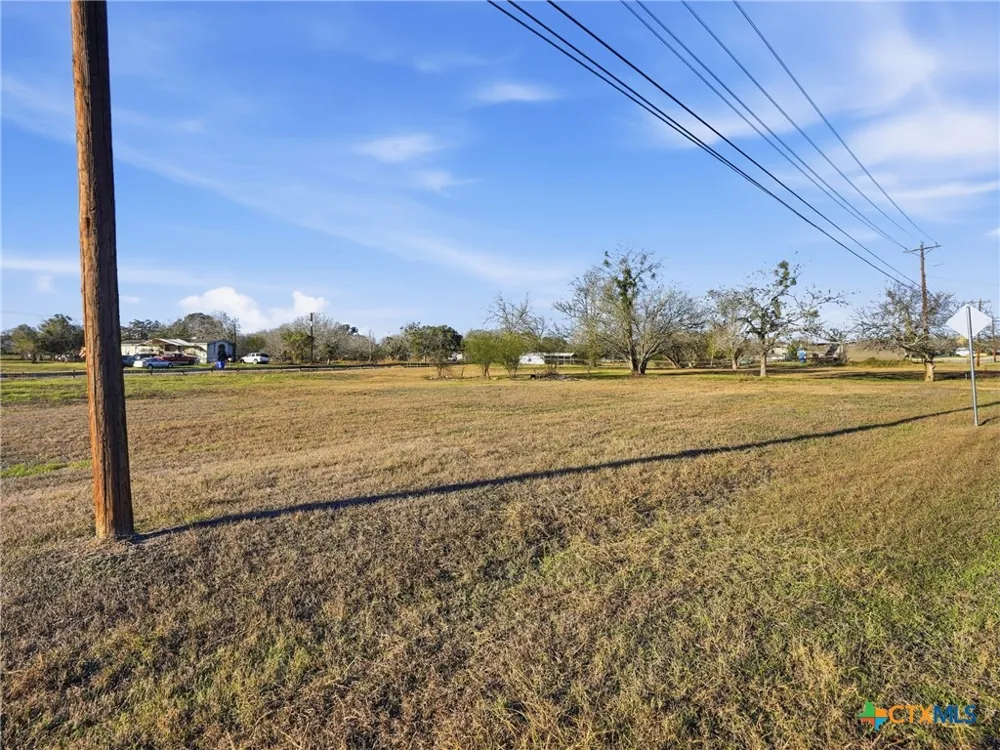 Dunn St Yoakum, TX 77995