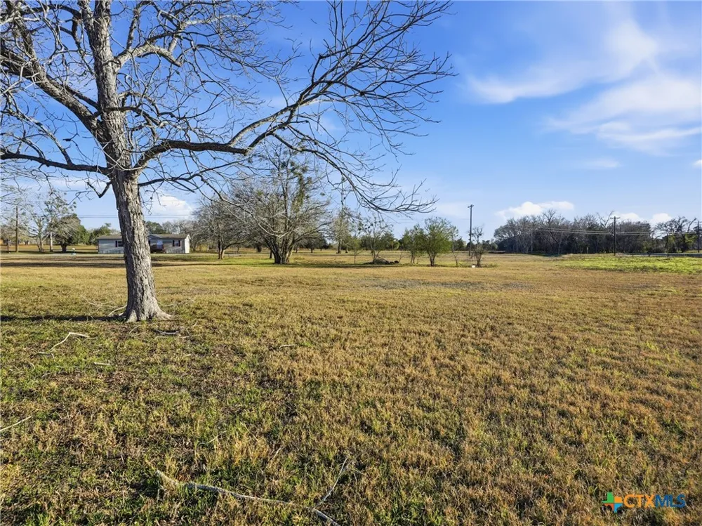 Dunn St Yoakum, TX 77995