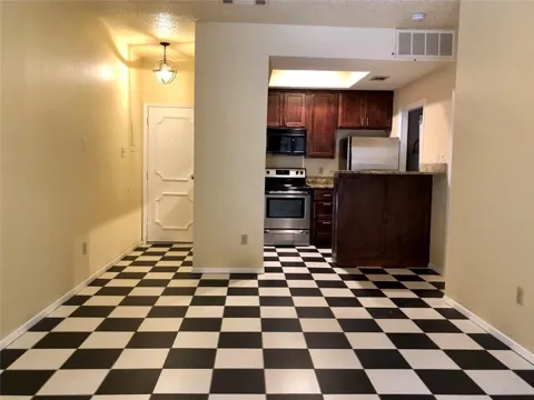 806 W 24th Street #107