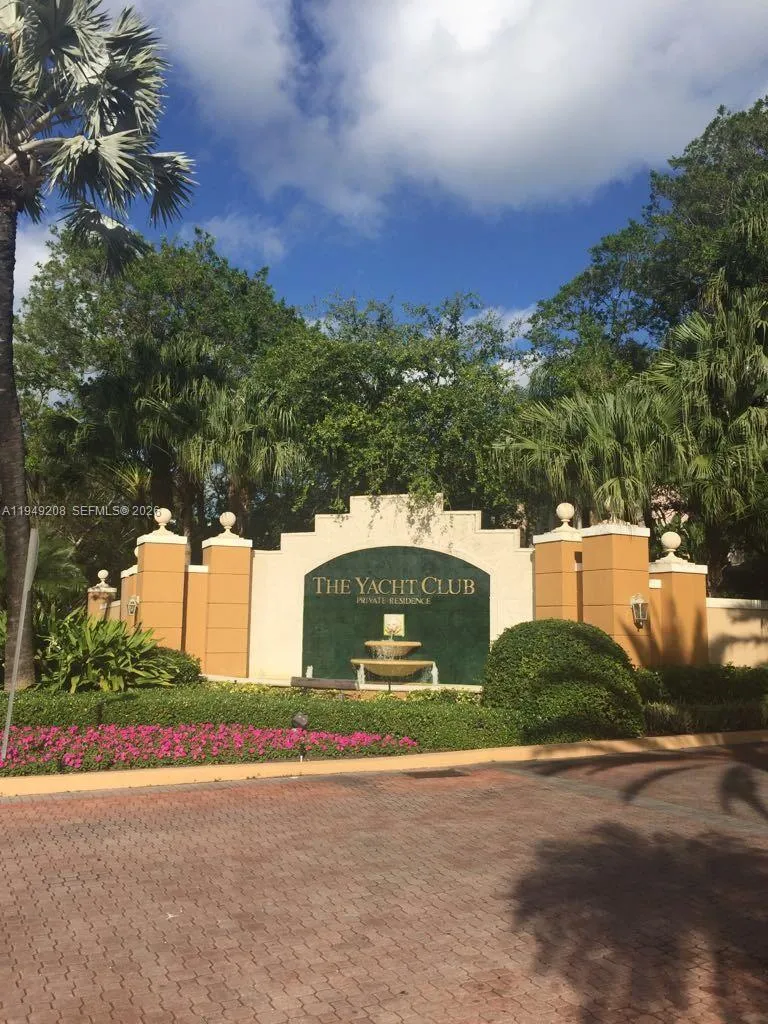 19901 E Country Club Dr #2202 Aventura, FL 33180
