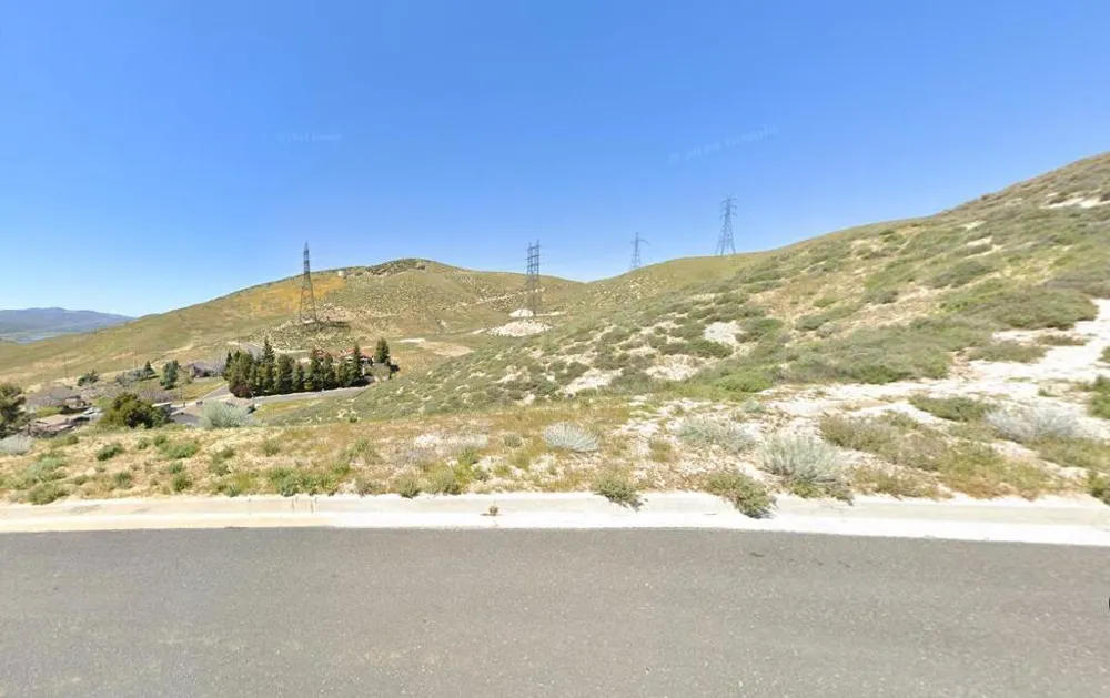 13245 Littlehorn Drive Lake Hughes, CA 93532