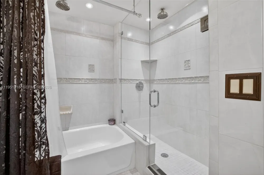 1000 Parkview Dr #806 Hallandale Beach, FL 33009