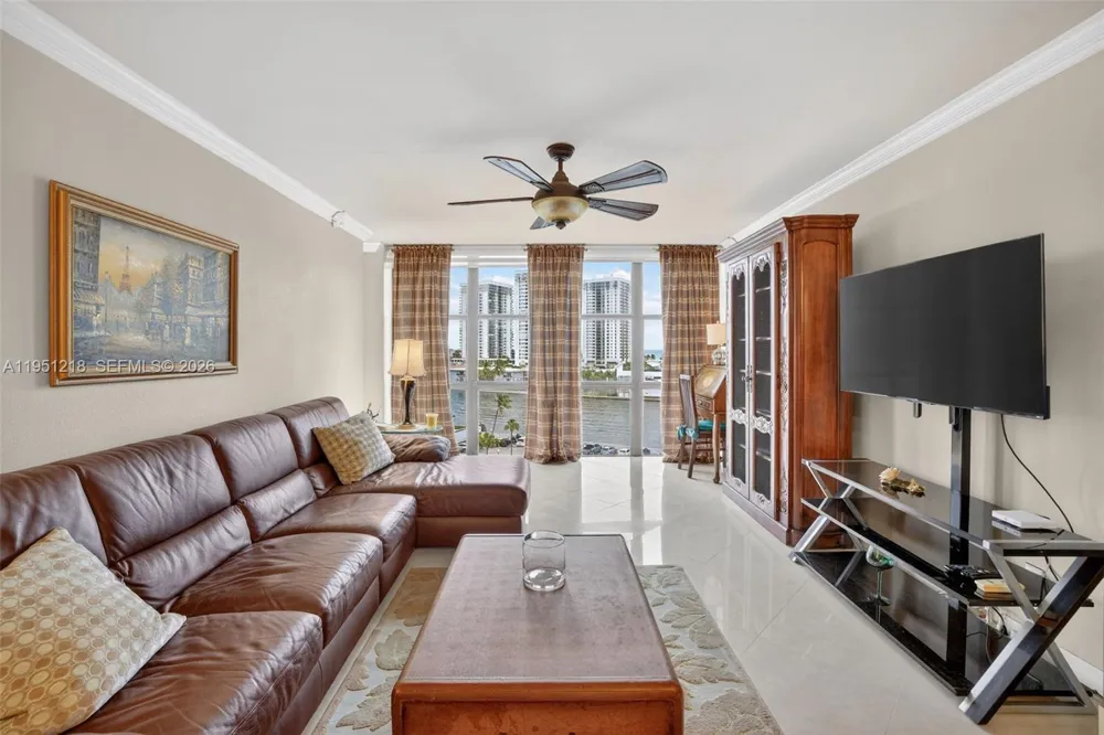 1000 Parkview Dr #806 Hallandale Beach, FL 33009