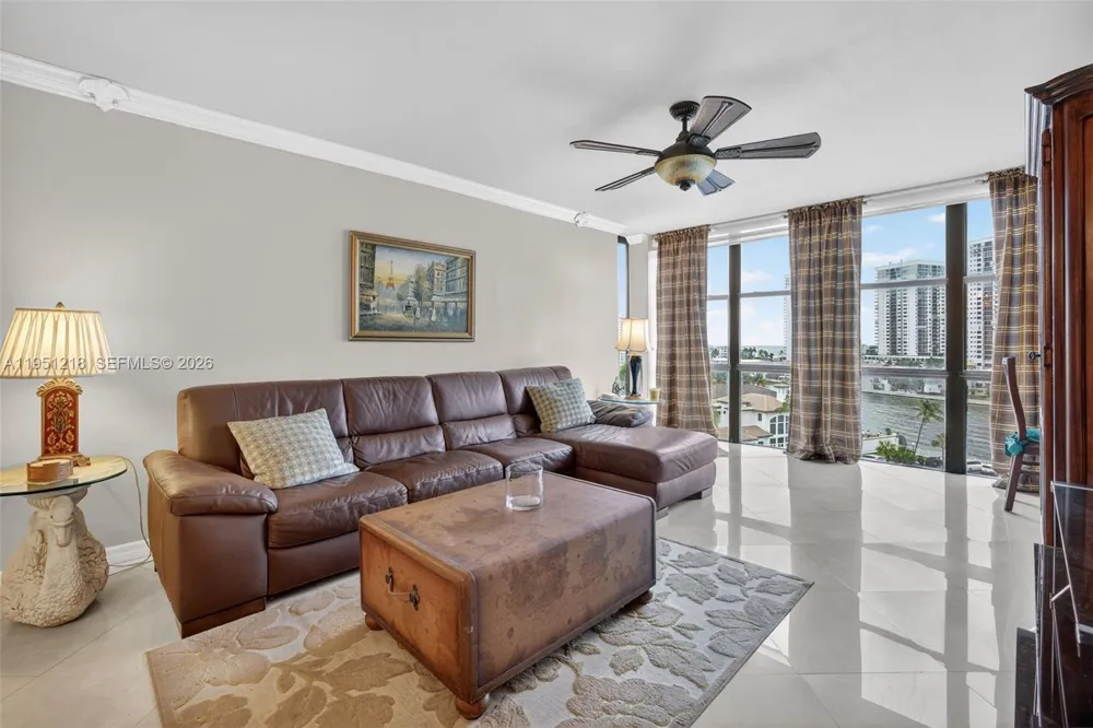 1000 Parkview Dr #806 Hallandale Beach, FL 33009