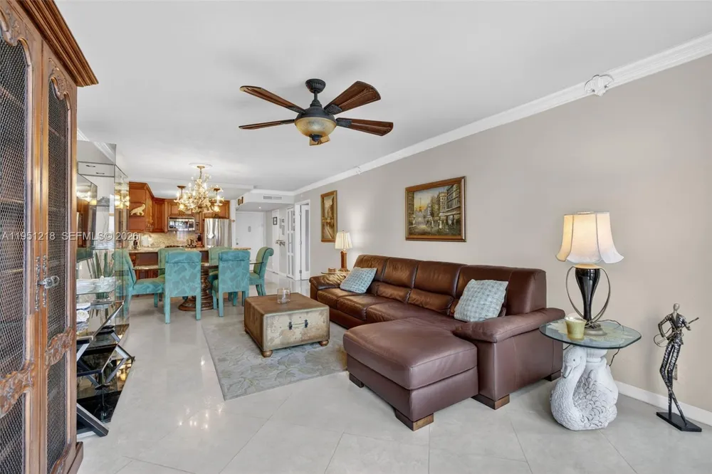 1000 Parkview Dr #806 Hallandale Beach, FL 33009