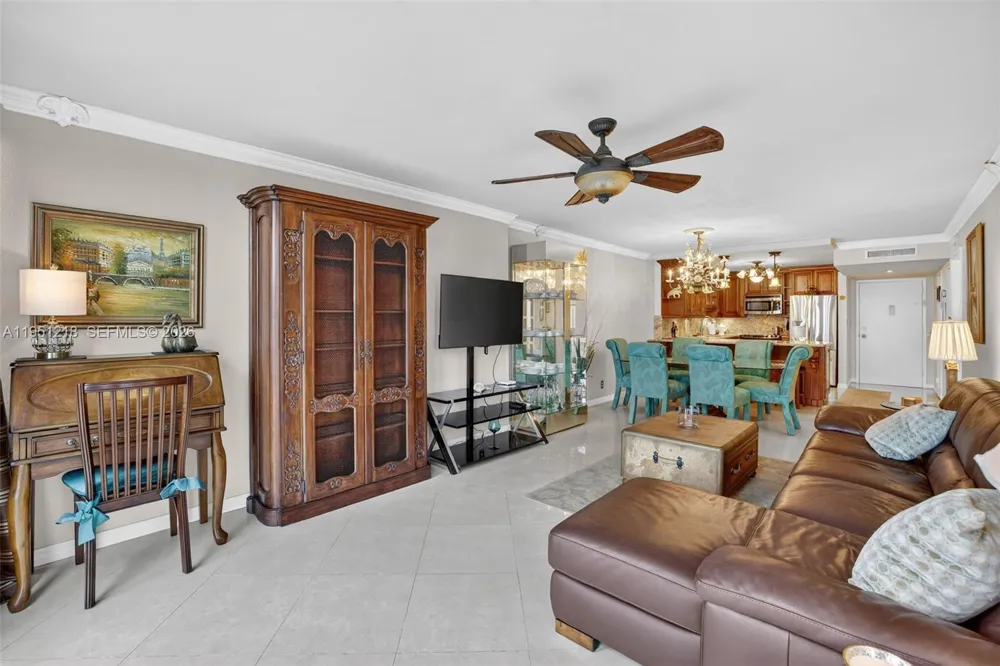 1000 Parkview Dr #806 Hallandale Beach, FL 33009