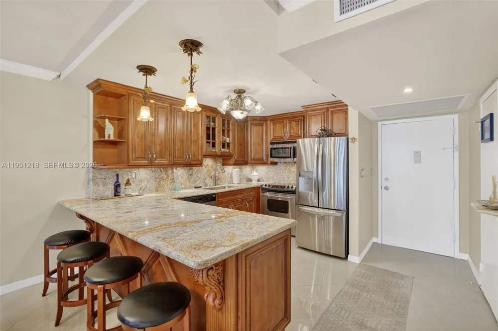 1000 Parkview Dr #806 Hallandale Beach, FL 33009