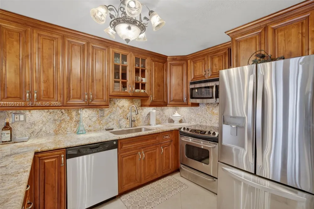 1000 Parkview Dr #806 Hallandale Beach, FL 33009