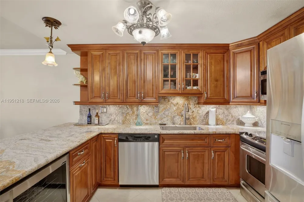 1000 Parkview Dr #806 Hallandale Beach, FL 33009