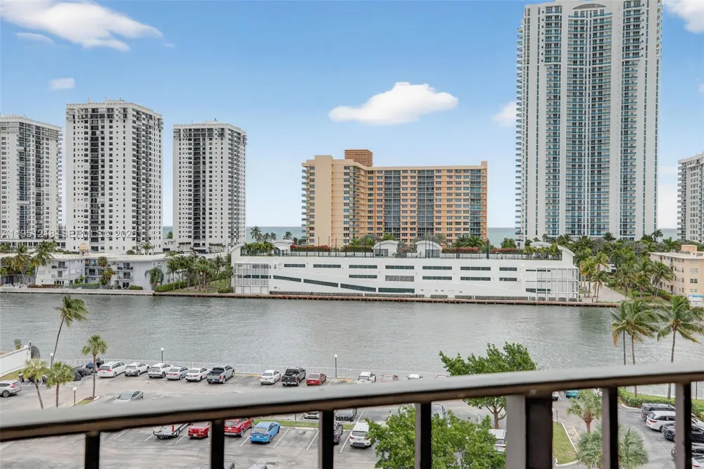 1000 Parkview Dr #806 Hallandale Beach, FL 33009