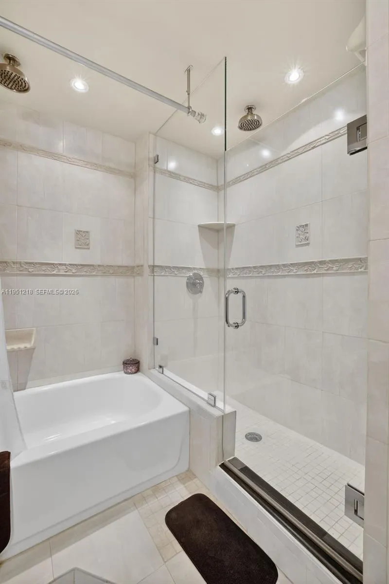1000 Parkview Dr #806 Hallandale Beach, FL 33009