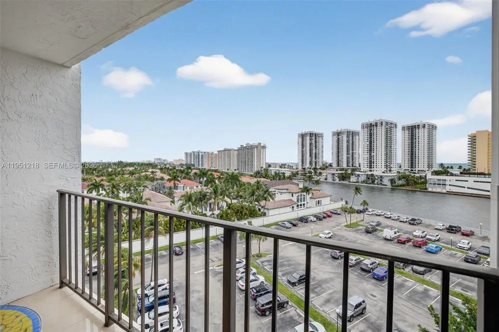 1000 Parkview Dr #806 Hallandale Beach, FL 33009