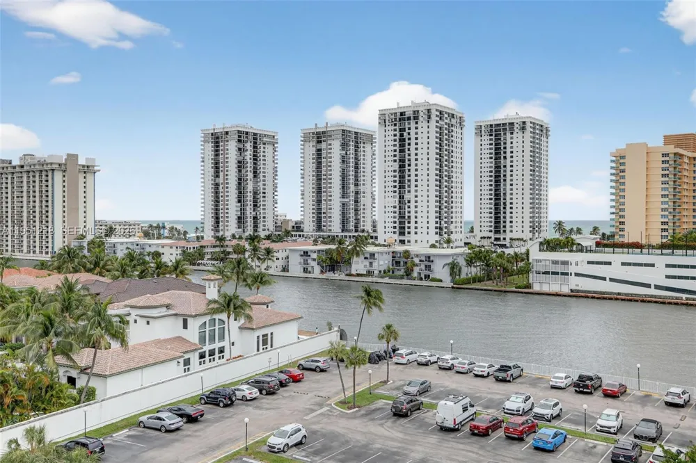 1000 Parkview Dr #806 Hallandale Beach, FL 33009