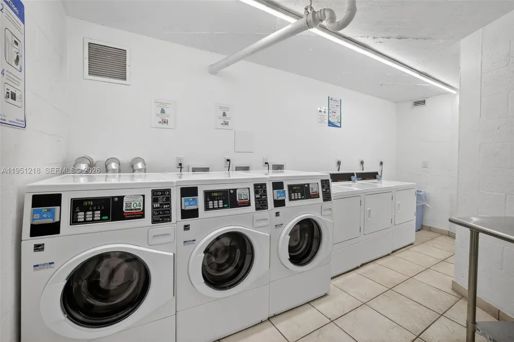 1000 Parkview Dr #806 Hallandale Beach, FL 33009