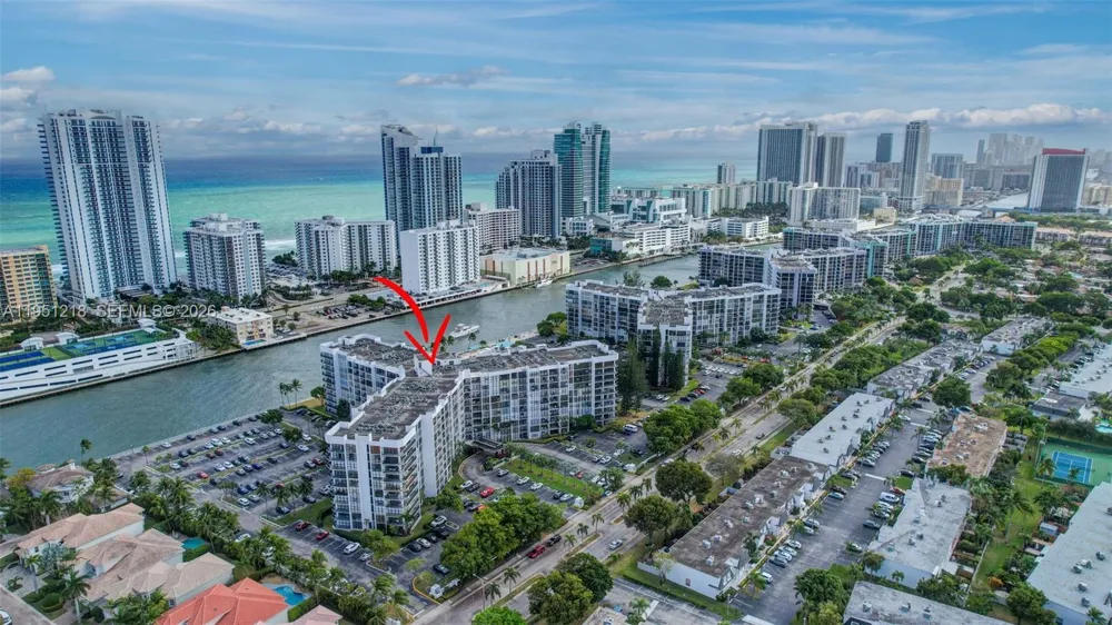 1000 Parkview Dr #806 Hallandale Beach, FL 33009