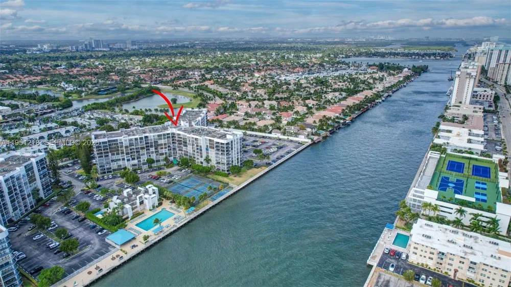 1000 Parkview Dr #806 Hallandale Beach, FL 33009