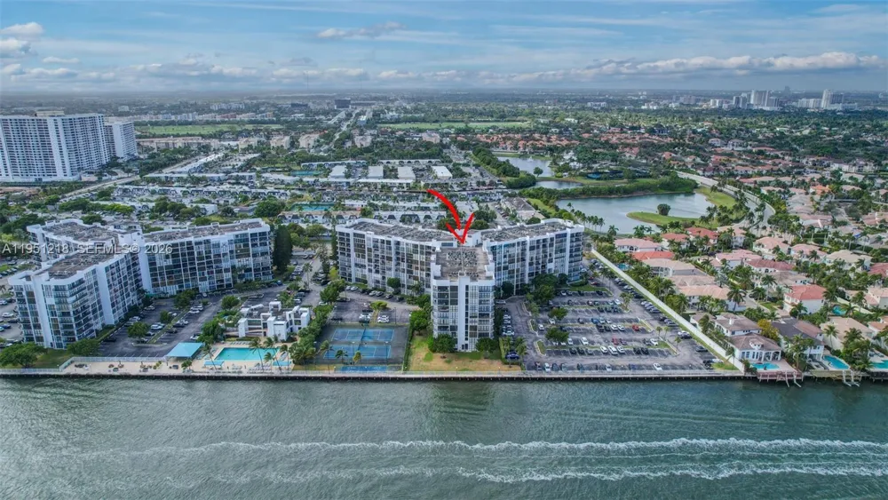 1000 Parkview Dr #806 Hallandale Beach, FL 33009