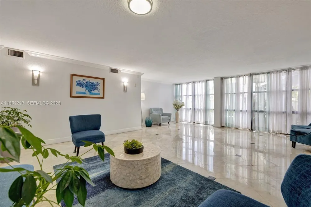 1000 Parkview Dr #806 Hallandale Beach, FL 33009