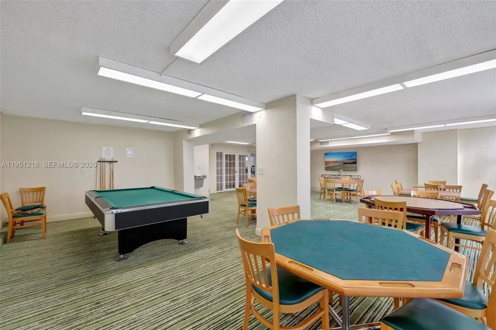 1000 Parkview Dr #806 Hallandale Beach, FL 33009