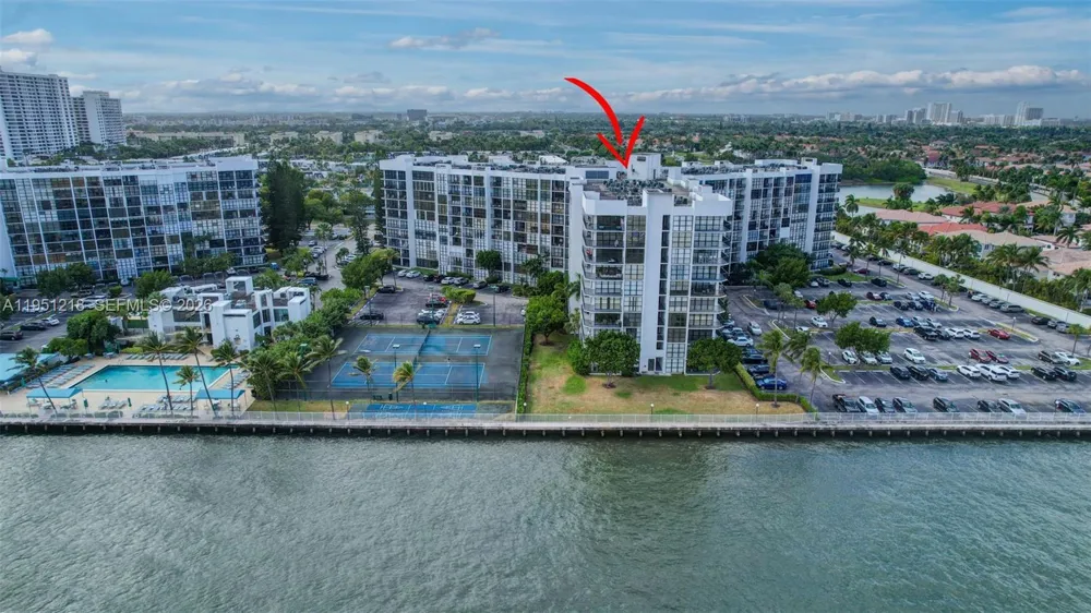 1000 Parkview Dr #806 Hallandale Beach, FL 33009
