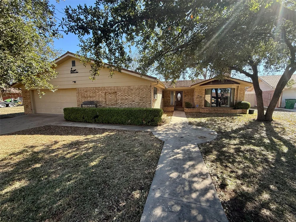 1401 W Hill Lane Coleman, TX 76834