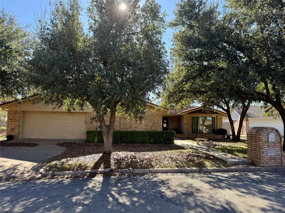 1401 W Hill Lane Coleman, TX 76834