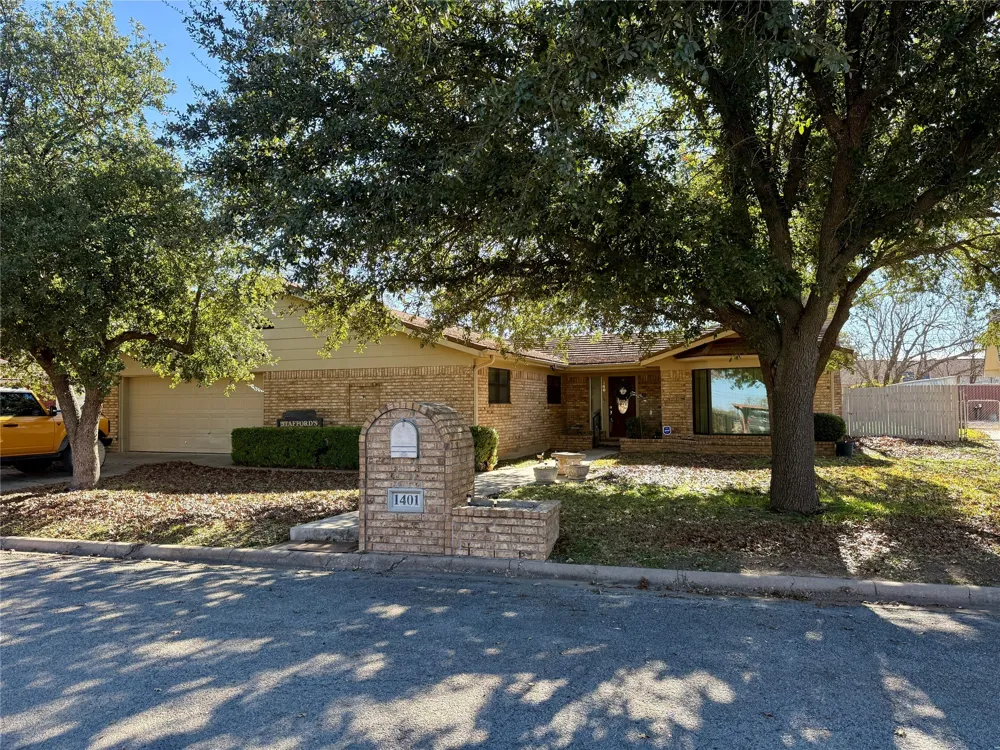1401 W Hill Lane Coleman, TX 76834