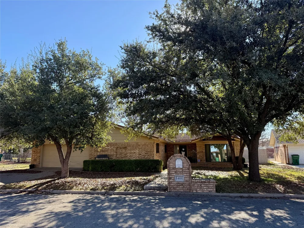 1401 W Hill Lane Coleman, TX 76834