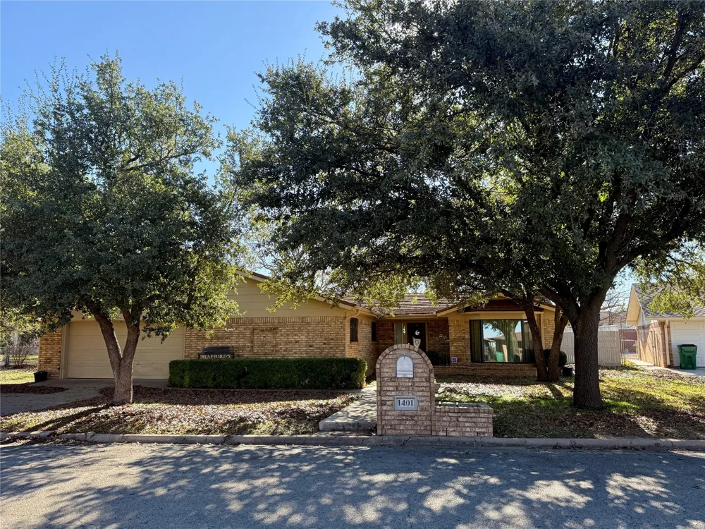 1401 W Hill Lane Coleman, TX 76834