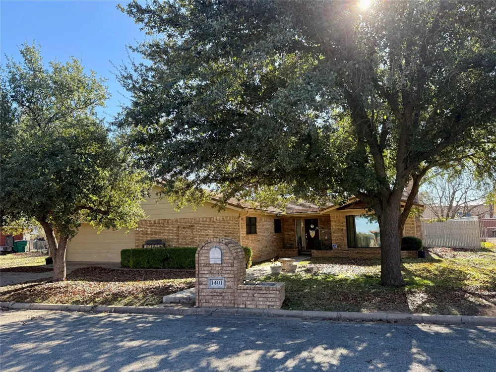 1401 W Hill Lane Coleman, TX 76834