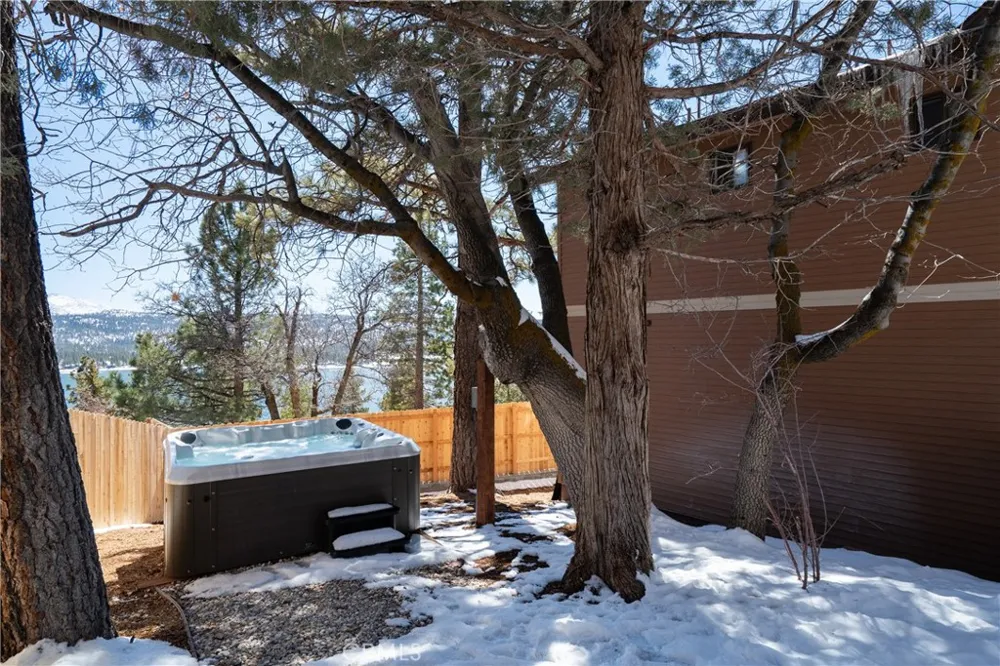 955 Deer Trail Lane Fawnskin, CA 92333