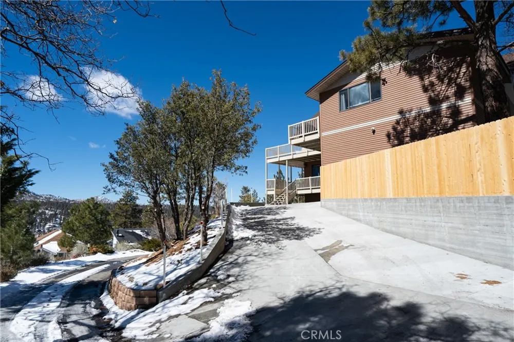955 Deer Trail Lane Fawnskin, CA 92333