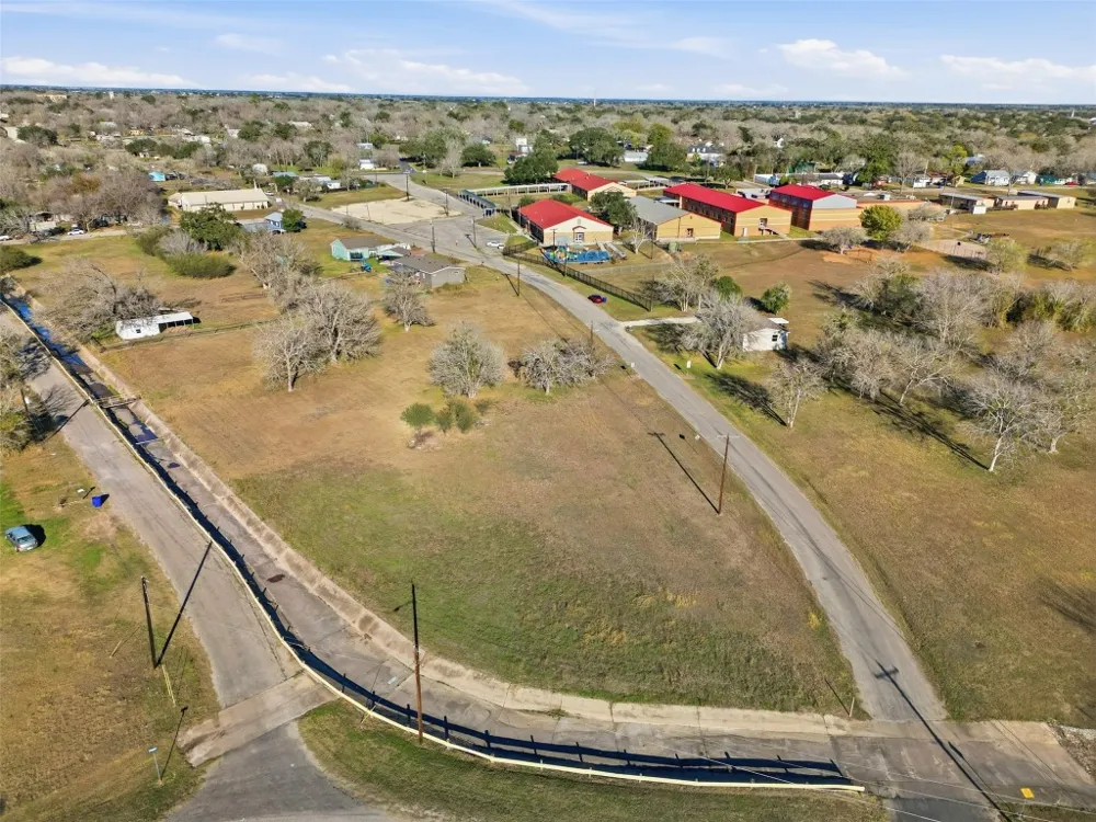2 Dunn Street Yoakum, TX 77995