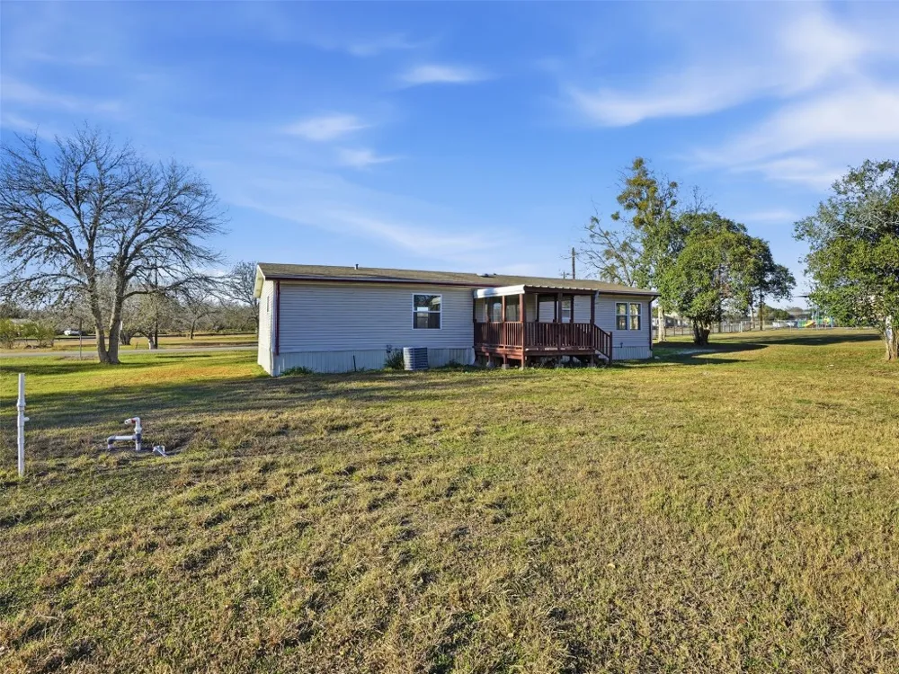 1123 Dunn Street Yoakum, TX 77995