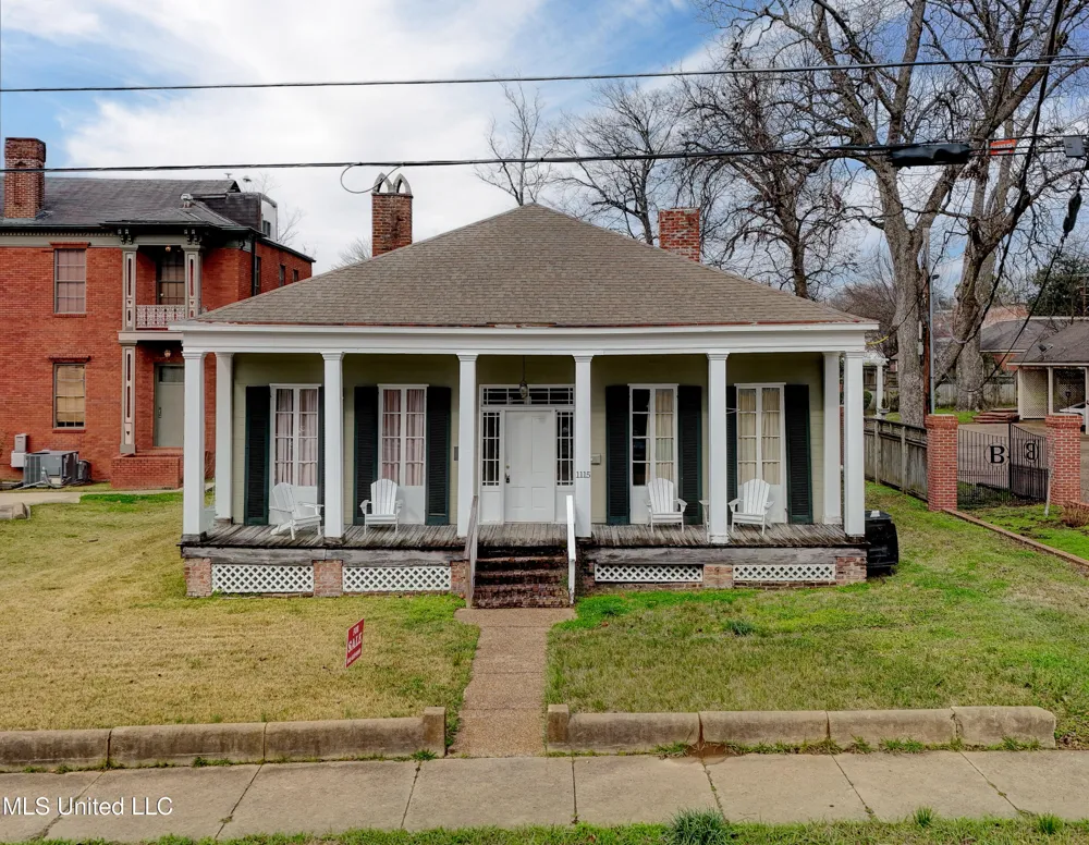 1115 Grove Street Vicksburg, MS 39183