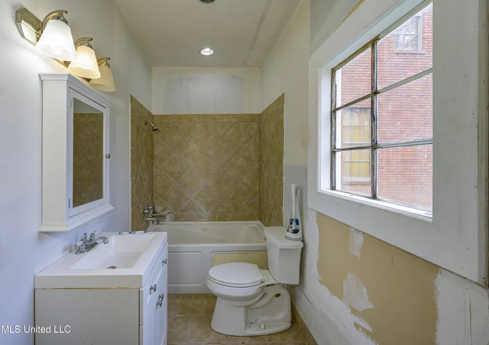 1115 Grove Street Vicksburg, MS 39183