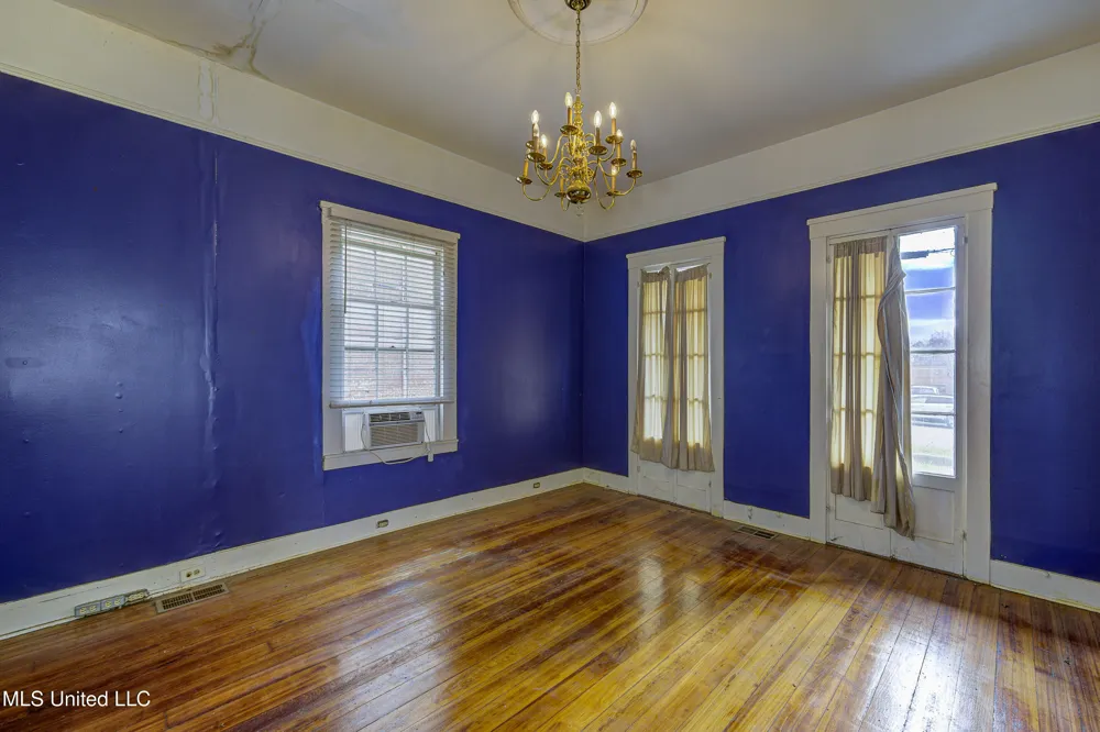 1115 Grove Street Vicksburg, MS 39183