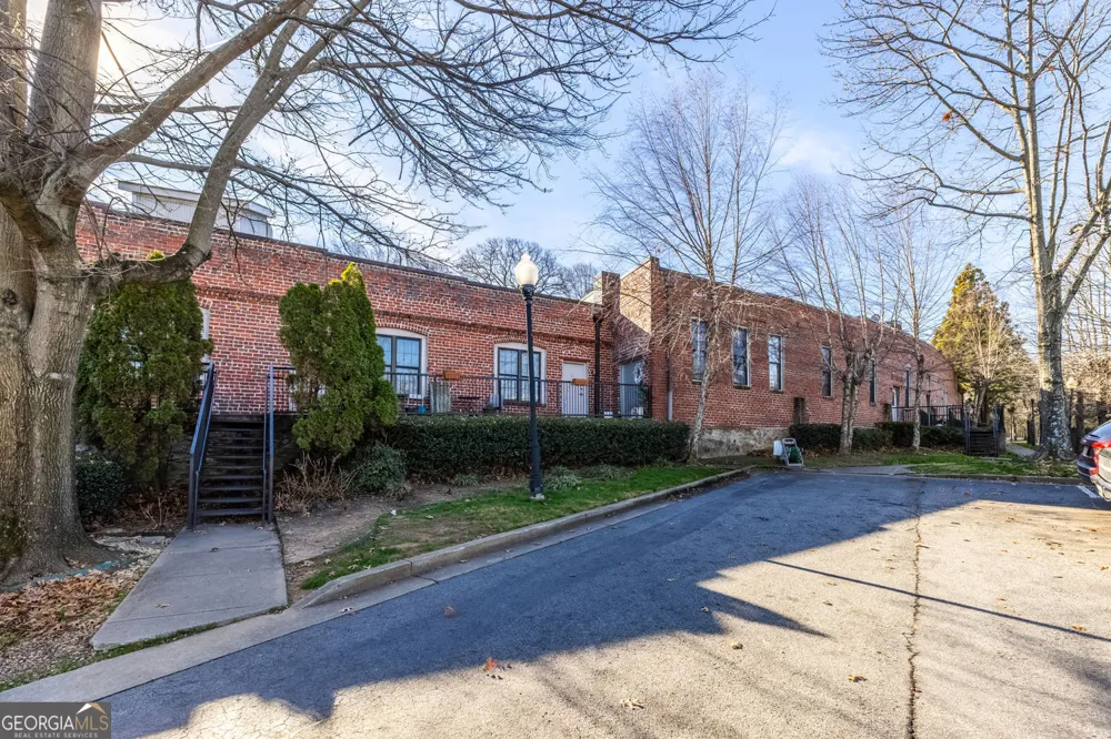 644 Wells Street SW #16