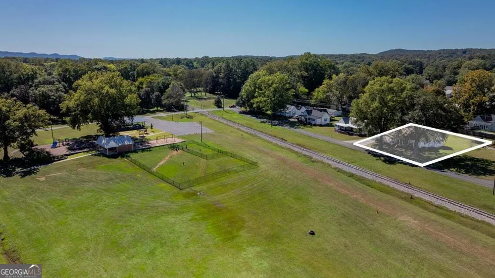 69 Myers AVE Trion, GA 30753