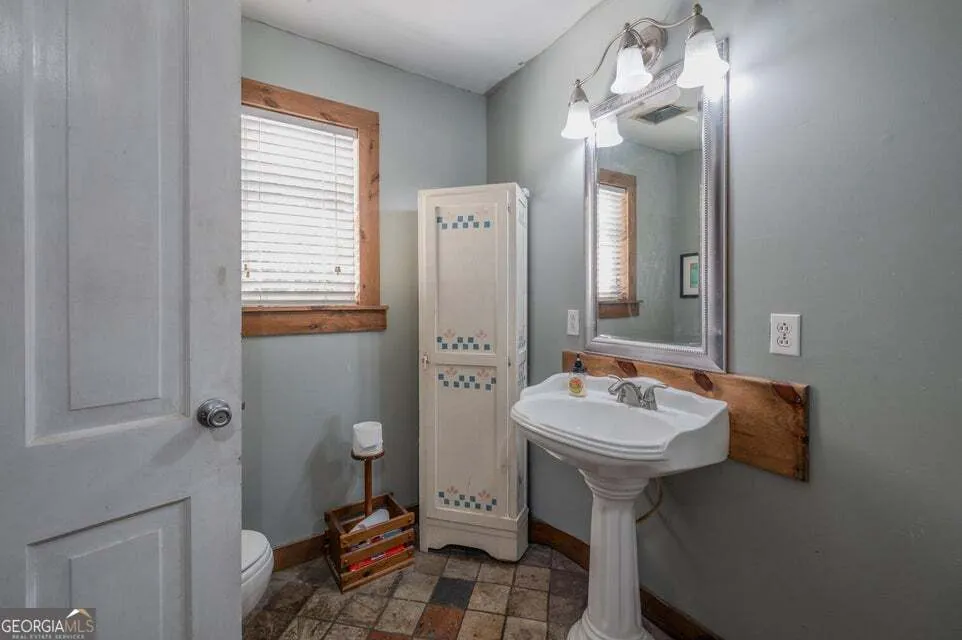 69 Myers AVE Trion, GA 30753